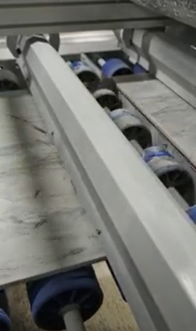 Perfetta asciugatura della superficie e degli angoli di lastre di ceramica